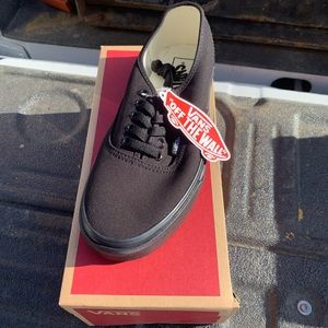 Authentic Black/Black Vans